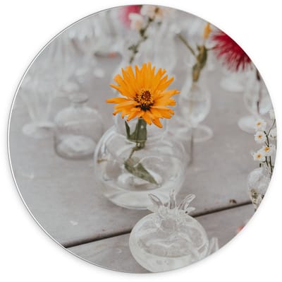 Forex Wandcirkel - Bloemetjes in Vaasje - 70x70cm Foto op Wandcirkel (met ophangsysteem)
