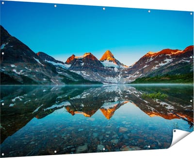 Gards Tuinposter Berg Assiniboine bij het Meer in Canada - 180x120 cm - Tuindoek - Tuindecoratie - Wanddecoratie buiten - Tuinschilderij