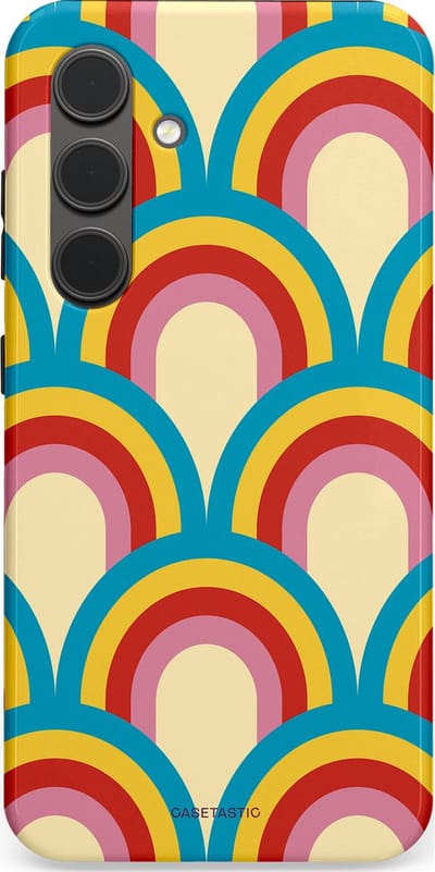 Casetastic hoesje geschikt voor Samsung Galaxy S24 - Dubbellaagse bescherming - Retro regenboog - Fashion Case - Lichtblauw Crème Goud Rood