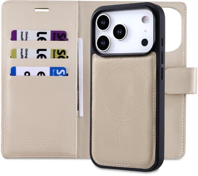 Casemania Hoesje Geschikt voor Apple iPhone 17 Pro - Gold - 2 in 1 Bookcase met Velvet Finish - Geschikt voor MagSafe - Magnetisch Portemonnee Telefoonhoesje met Pasjeshouder en Afneembare Cover - Kunstleer Wallet Case - Goud