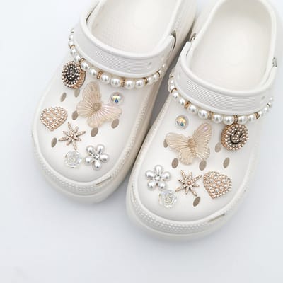 Schoenaccessoires-geschikt voor crocs charms- geschikt voor crocs pins- geschikt voor crocs Accessoires- geschikt voor Crocs Jibbitz-16 vlinders met een lachend gezichtje