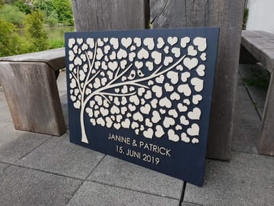 Houten 3D Gastenboek met QR-code - Personaliseerbaar 75 of 100 Hartvormige Platen - 75x60cm - Achtergrond Anthraciet