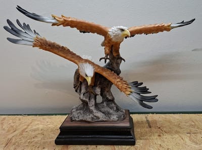 Adelaars op Rots Beeld - 35cm hoog - polyresin - polystone - Vogels - Wildlife - Decoratie - Woonaccessoires - Beeld