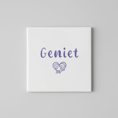 “Geniet” Keramische Tegel met Elegant Hart Design – Minimalistische Positieve Quote Wanddecoratie – 15 × 15 cm