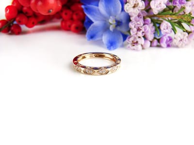 ring in roos goud gezet met diamant