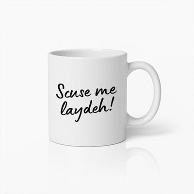 Grappige "Scuse Me Laydeh!" Humoristische Quote Mok – Uniek Cadeau voor Koffieliefhebbers & Vrienden