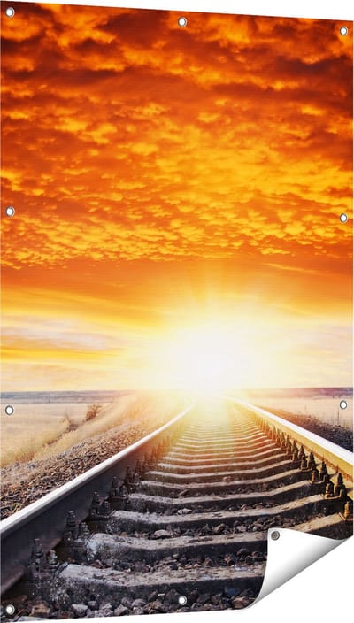 Gards Tuinposter Rails Spoorweg bij Zonsondergang - 80x120 cm - Tuindoek - Tuindecoratie - Wanddecoratie buiten - Tuinschilderij