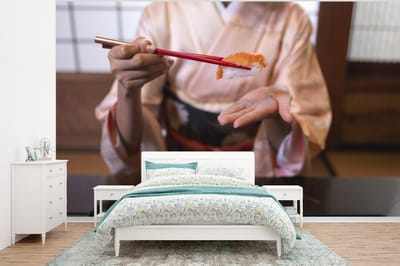 Behang - Fotobehang Vrouw die Japanse sushi eet - Breedte 320 cm x hoogte 240 cm