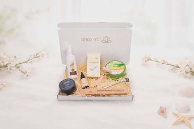 Luxe unisex cadeau 21 stuks - Verzorgingsset - Hawsaz.nl cadeau - verzorgingspakket- Serum - Giftsbox - AloeVera Gel 100% Natural Skincare -Whitening Strips 14 x - Cadeauset - Valentijnscadeau - Dames cadeau - Verwenpakket - Geschenkset