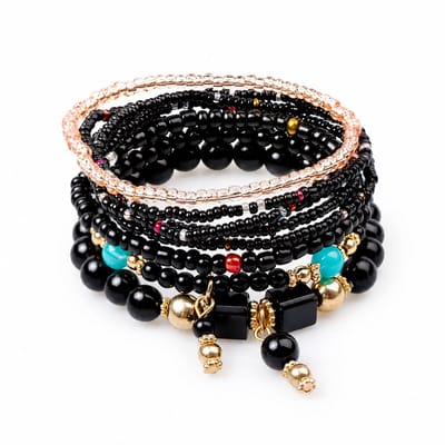 Engravia by Derya – Bohemian Armband Dames – Multi Layer Kralen Armband – Zwart met Goudkleurige Details – Ibiza Style Wikkelarmband – Trendy Cadeau voor Haar
