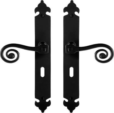 Deurkruk op schild - Smeedijzer zwart - Gietijzer - GPF - GPF6200.60 smeedijzer zwarte Deurklink Kera op BB56, 291x41x4mm