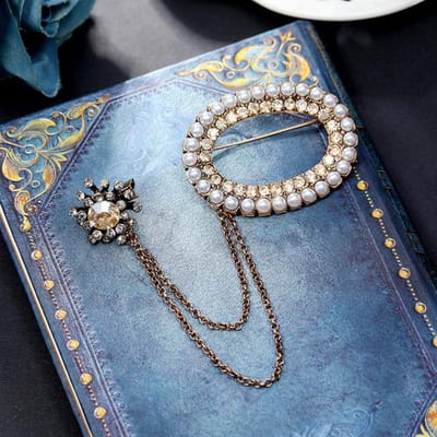 Vintage Strass Parel Geometrische Broches Spelden Voor Vrouwen Klassieke Kwast Trendy Badges Kettingen Pak Kleding Broche Speld Sieraden white