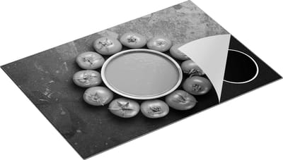 Chefcare Inductie Beschermer Tomatensoep met Tomaten eromheen - Zwart Wit - 75x50 cm - Afdekplaat Inductie - Kookplaat Beschermer - Inductie Mat