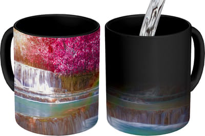 Magische Mok - Foto op Warmte Mokken - Koffiemok - Waterval - Regenboog - Bomen - Roze - Natuur - Magic Mok - Beker - 350 ML - Theemok
