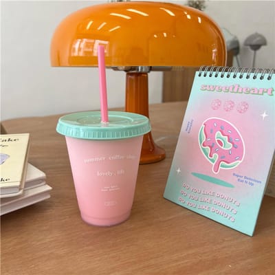 Plastic Koffiekop Grote Capaciteit Leuke Waterbeker Met Rietje Deksel voor Zomer Koud Drinken Drie Summer Coffee Shop 470ml