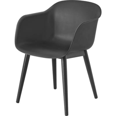 Muuto - Fiber Armleunstoel - houten onderstel - zwart - frame zwart