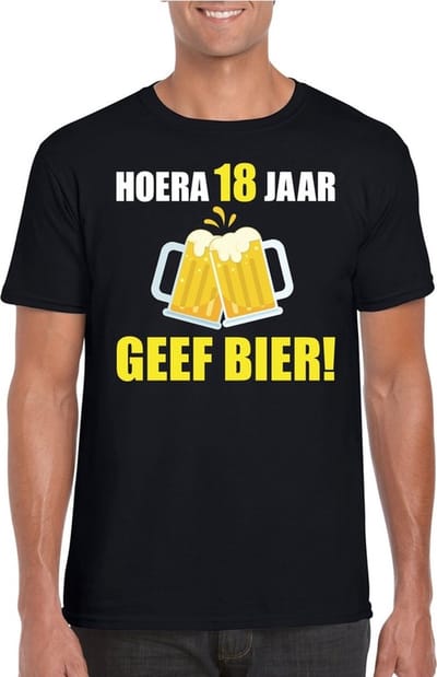 Verjaardag t-shirt zwart heren - Hoera 18 jaar geef bier S