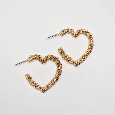 Schitterende Hoops - Hartjes oorringen - Stainless Steel - Dikkere bewerkte oorringen - goudkleurige damesoorbellen -