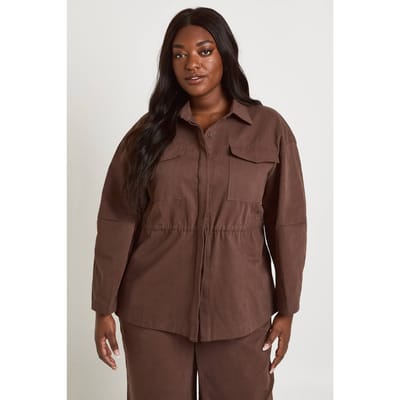 boohoo Dames Plus Twill Overhemd Met Kraag En Getailleerde Taille | Chocoladebruin | Maat: 44