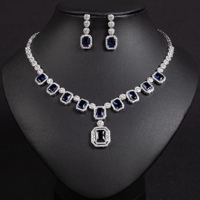 Ensemble Collier Boucles d'Oreilles Élégant Zircon Design Luxe Léger pour Femme Tendance et Polyvalent avec un Sens du Design Unique gray