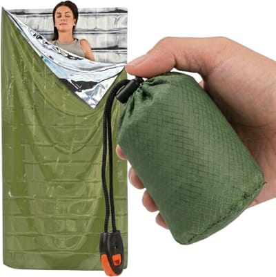 Groene nood slaapzak met nood fluitje set dames en heren 3 delig survival set met slaapzak trekzak en fluitje compact lichtgewicht voor wandelen kamperen bergbeklimmen en outdoor gebruik