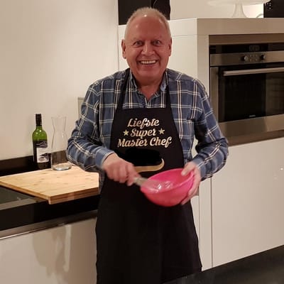 Keukenschort zwart met grappige tekst bedrukt cadeau vaderdag| katoenen Barbecueschort Keuken BBQ Schort Kookschort Kokschort liefste master chef  papa mannen heren anders dan tekstbord