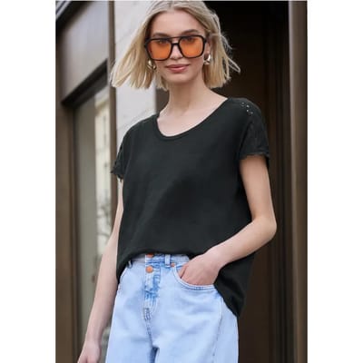 Shirt met overhangende schouder en decoratieve tape