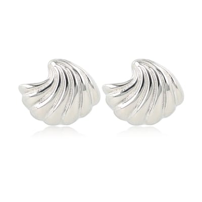 My Bendel - Zilverkleurige Schelp Oorbel - Zilverkleurige Oorjuwelen In Schelpdesign - met Luxe Cadeauverpakking | Sieraden Voor Dames