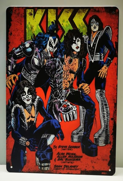 Metalen wandbord - Kiss - Mancave - Wand Decoratie - Metal sign - Mancave decoratie - Decoratie - Metalen borden - Tekst borden - Metalen bord