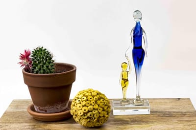 Glas Sculptuur 'Moeder met 1 Kind' - Zwangerschap cadeau - Beeldje - Beeldjes - Beeldje liefde - Huwelijkscadeau - Moeder cadeau - Mama - Beeldje moeder en kind
