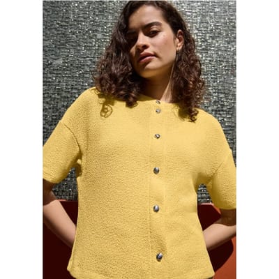 Jas met korte mouwen in een gebreide look met een ronde hals