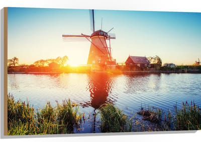 WallClassics - Hout - Zonlicht langs Hollandse Molen aan het Water - 105x70 cm - 9 mm dik - Foto op Hout (Met Ophangsysteem)