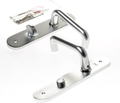 Deurkrukgarnituur aluminium op schild 45x210mm, D-model F1 afgerond model WC 8x72 LS