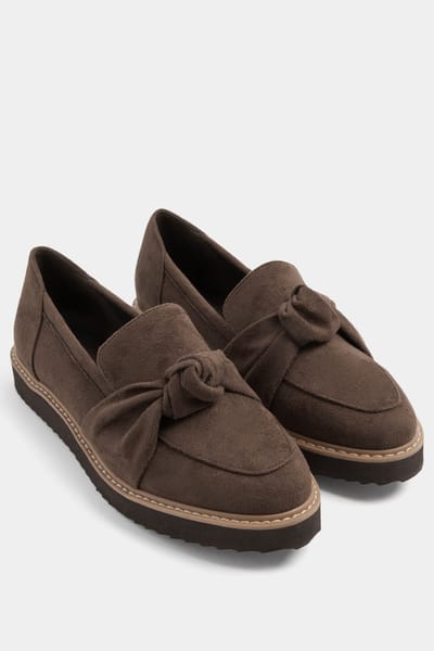 Yours Chocoladebruine Loafers Van Imitatiesuède Met Knoopdetail In Brede Epasvormsize 37EEE