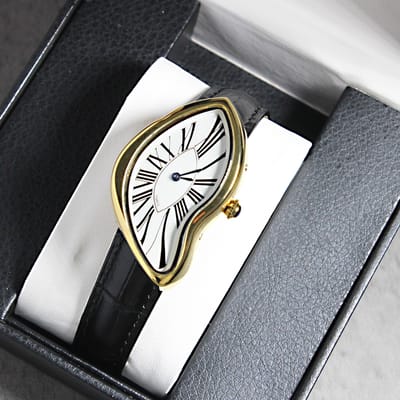 Middeleeuwse buitenaardse horloges smelten en vervormen y2k buitenaardse dames en heren Leren band mode geavanceerd ins niche design quartz horloge white