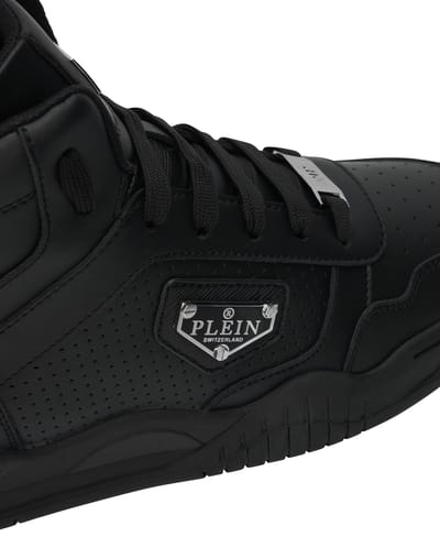 Mid-Top Sneakers Street