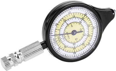 Duurzame en lichtgewicht kaartmeter voor outdoor activiteiten met een robuuste plastic behuizing en nauwkeurige metingen
