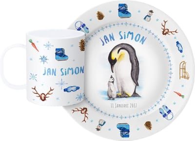 World of Mies Kinderservies met naam en datum - Uniek en persoonlijk eetsetje met bord en beker voor een winterse baby - handgeschilderd gepersonaliseerd kraamcadeau met pinguïns en grappige winterdecoraties - BPA vrij kunststof - dieren in aquarel