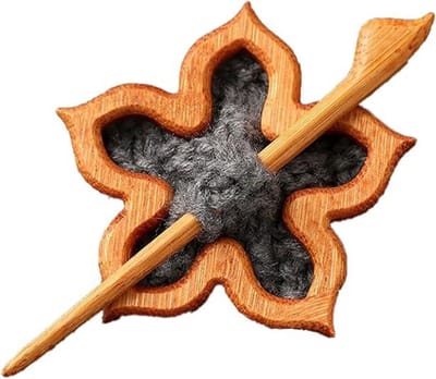 Daity Houten broche met dierenpatroon - mantelspeld - houten broche met dierenpatroon - creatieve broche in de vorm van een cartoondier - reversspeld - truispeld - sjaalspeld - sjaalspeld (bloem)
