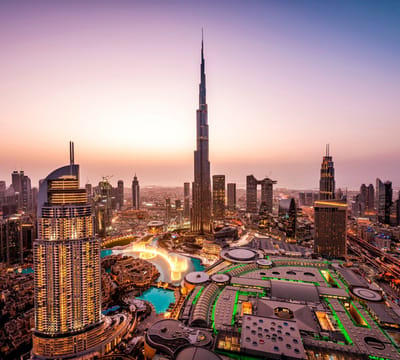 De stadslichten en skyline van Dubai City bij twilight - Fotobehang (in banen) - 250 x 260 cm