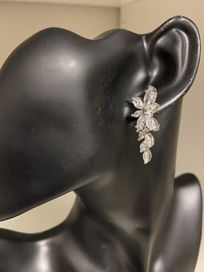 Met zirkoon versierde oorbellen | | Make up | Parfum | Moederdag | Verjaardagscadeau| Cadeautje| Valentijnsdag| Kado | sieraden | vaderdag | oorbellen | oorsieraden