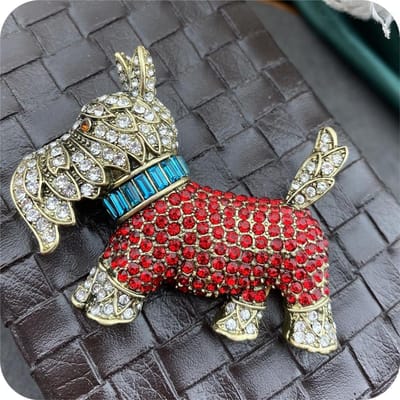 Exquise Vrouwen Mannen Vintage Glanzende Volle Kristal Hond Broches Spelden Retro Paleisstijl Prachtige Dierlijke Badges Accessoires Cadeau black
