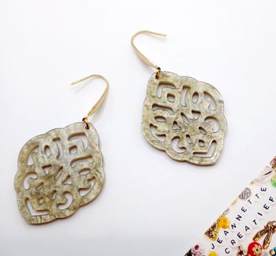 Jeannette-Creatief® - Resin - Oorbellen Resin Ruit Barok Ash Green - Oorbellen - Oorbellen Asgroen - Dames Oorbellen - Oorhangers