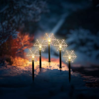 5x Kerst Staaklamp Met Ijskristallen Lichtsnoer op Paaltjes – LED Tuinverlichting Met 5 LEDs – Warm Wit Licht – Knipperend En Continu – Batterijgevoed Met 3 X AA – Voor Tuin En Padverlichting – IP44 [59764]