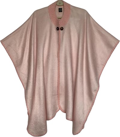 Alpaca D'Luxe Poncho - Zalm roze - Poncho van alpacawol - Handgemaakte poncho - Zacht en van Kwaliteit - Luxe cadeau - Dames - Heren - Poncho - Warm - Comfortabel - Cadeau - Gift - Salmon - Pink - Roze - Moederdag - Verjaardagscadeau - Cadeautip