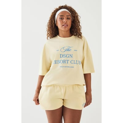 Dames Dsgn Studio Resort Club Geborduurd Oversized T-shirt | Citroen | Maat: XS