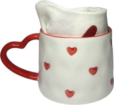 Hartjes Mok met Hartjes Sokken - Moederdag cadeautje - Valentijn - Cadeau - Pakket - Geschenkset