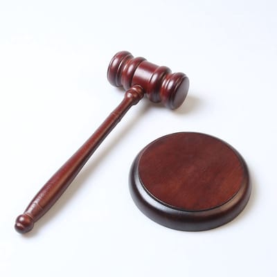 2-Delige Hamer - Rechtershamer van massief hout - Veilinghamer - Juridische hamer - Hamer - basisset - Proceshamer - Geschikt voor rechtszaken, advocatenkantoren, veilingen, bestuursvergaderingen van bedrijven, verenigingsvergaderingen - Bruin