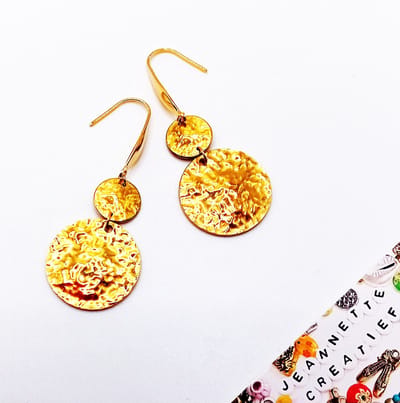 Jeannette-Creatief® - Beach - Oorbellen Coins Double RVS Goud Oorhaakjes - Oorbellen Coins - Oorbellen Goud RVS - Oorbellen met Bedels - Ibiza Chic - Gehamerde Oorbellen - Griekse stijl - Boho Chic