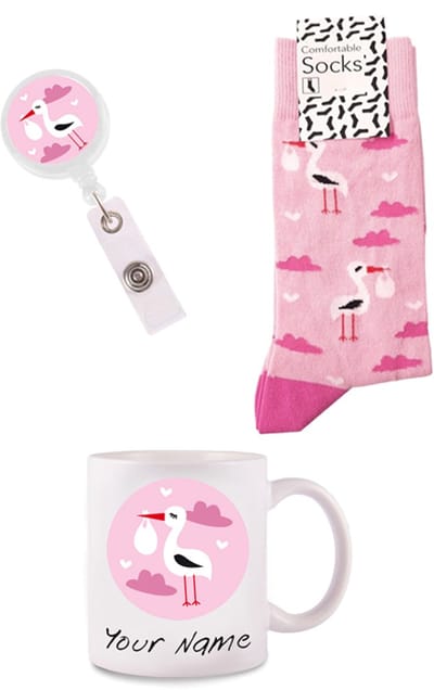 Cadeau Set Verloskundige Roze – Gepersonaliseerde Mok, Sokken & Badgehouder - Origineel Kraamcadeau